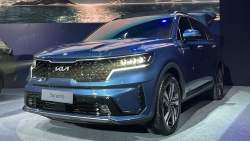 Kia Sorento Hybrid điều chỉnh giá niêm yết, giảm tới 120 triệu đồng