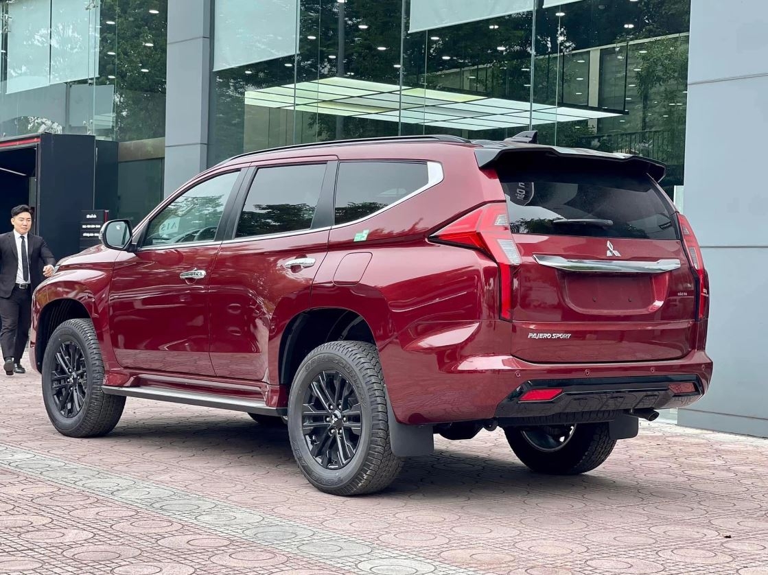 Mitsubishi Pajero Sport Black Edition 2024 Mitsubishi Pajero Sport Black Edition 2024