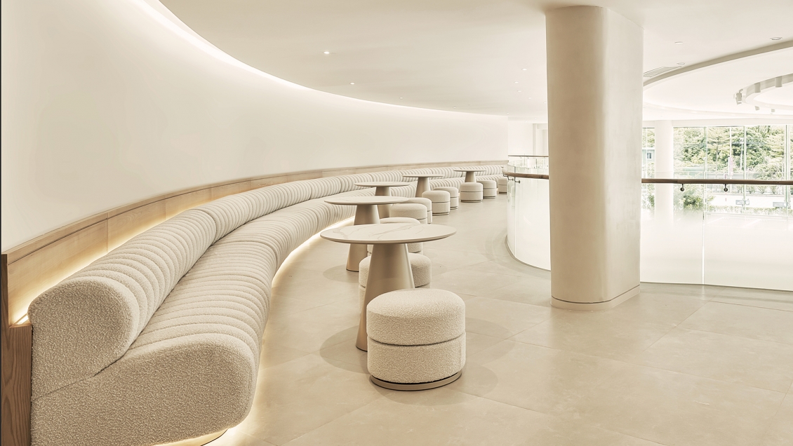 JLR Việt Nam ra mắt Trung tâm trưng bày theo tiêu chuẩn mới cao nhất tại Hà Nội