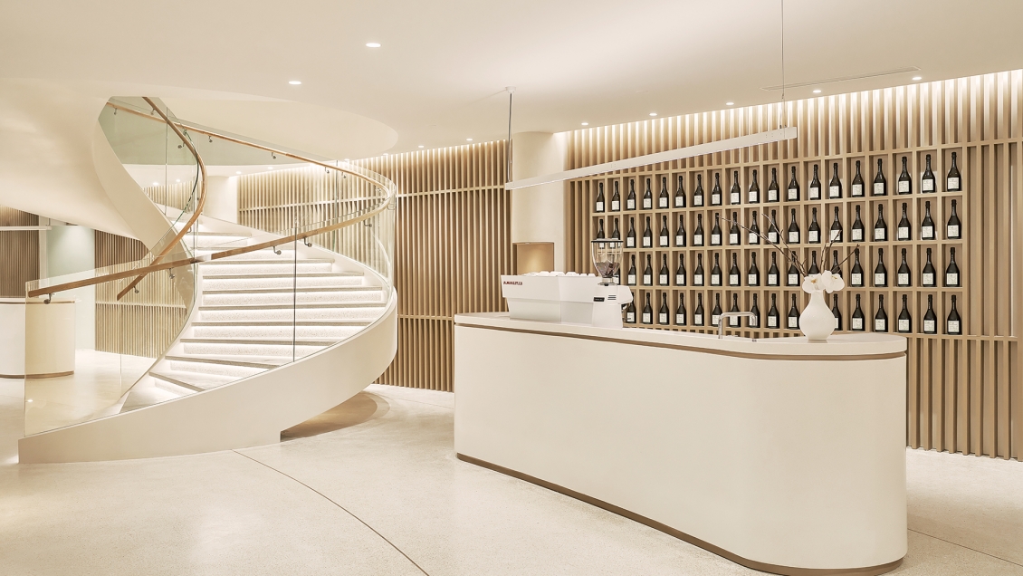 JLR Việt Nam ra mắt Trung tâm trưng bày theo tiêu chuẩn mới cao nhất tại Hà Nội