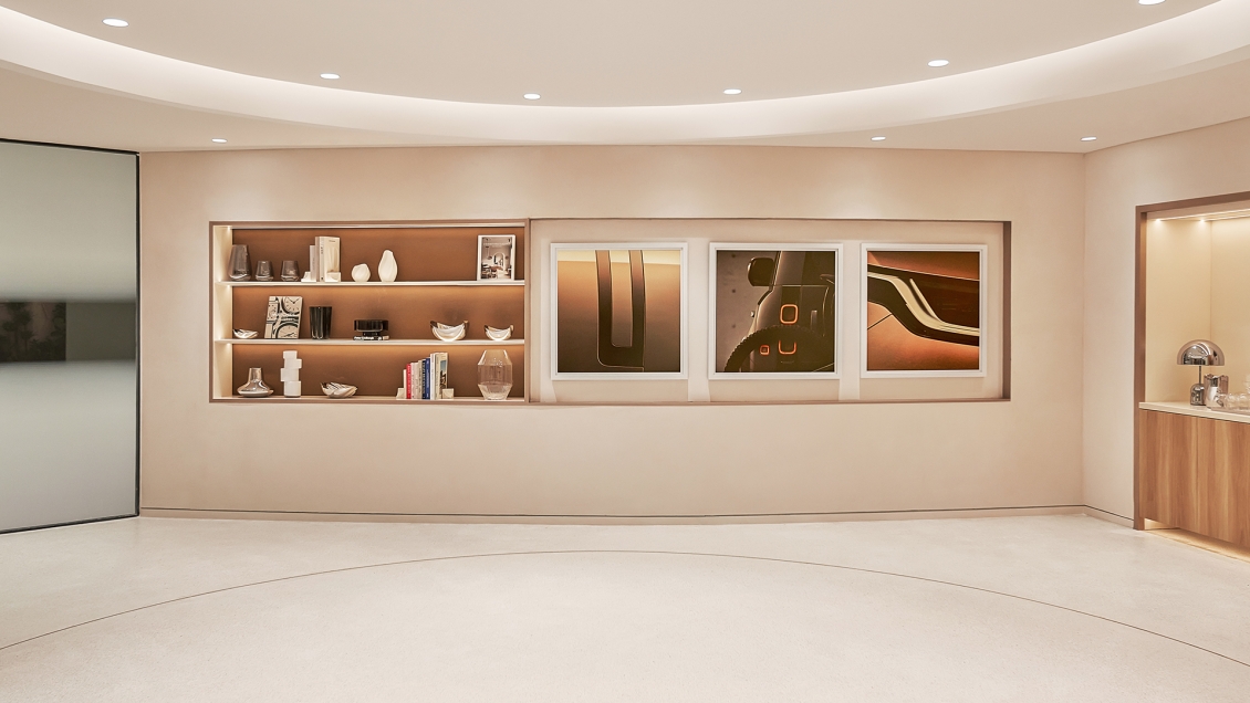 JLR Việt Nam ra mắt Trung tâm trưng bày theo tiêu chuẩn mới cao nhất tại Hà Nội