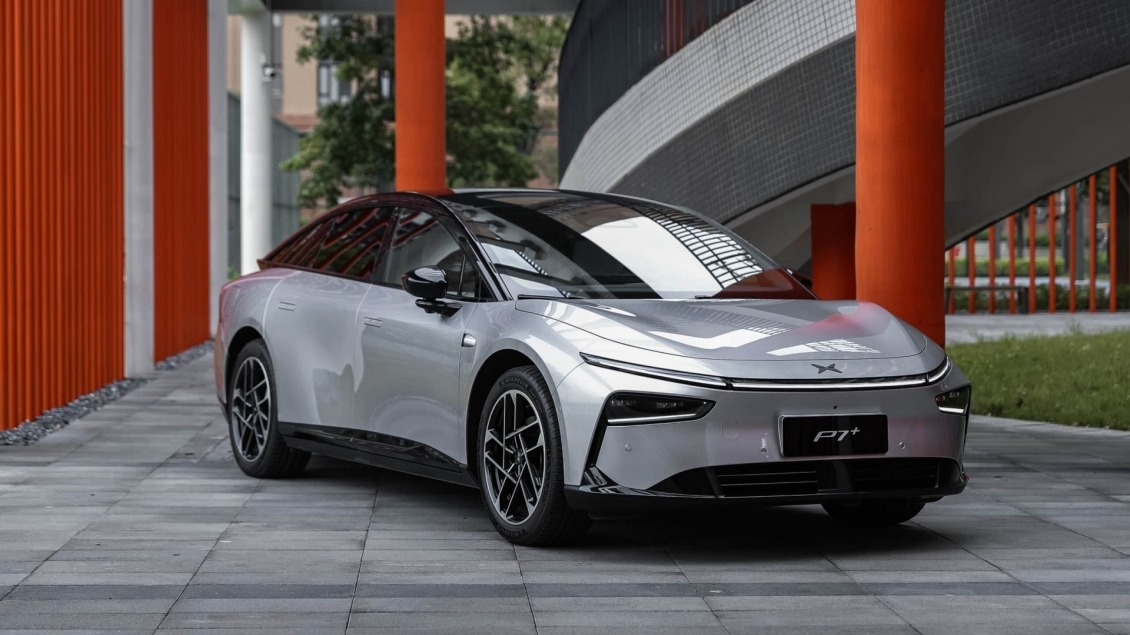 xe dien xpeng p7 chay hang khi vua ra mat