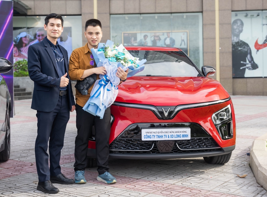 Chủ xe VinFast ngỡ ngàng với món quà "xịn xò" từ hãng xe số 1 Việt Nam Chủ xe VinFast ngỡ ngàng với món quà "xịn xò" từ hãng xe số 1 Việt Nam