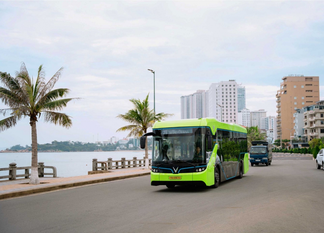 Người dân và du khách Nha Trang hào hứng trải nghiệm buýt điện VinBus