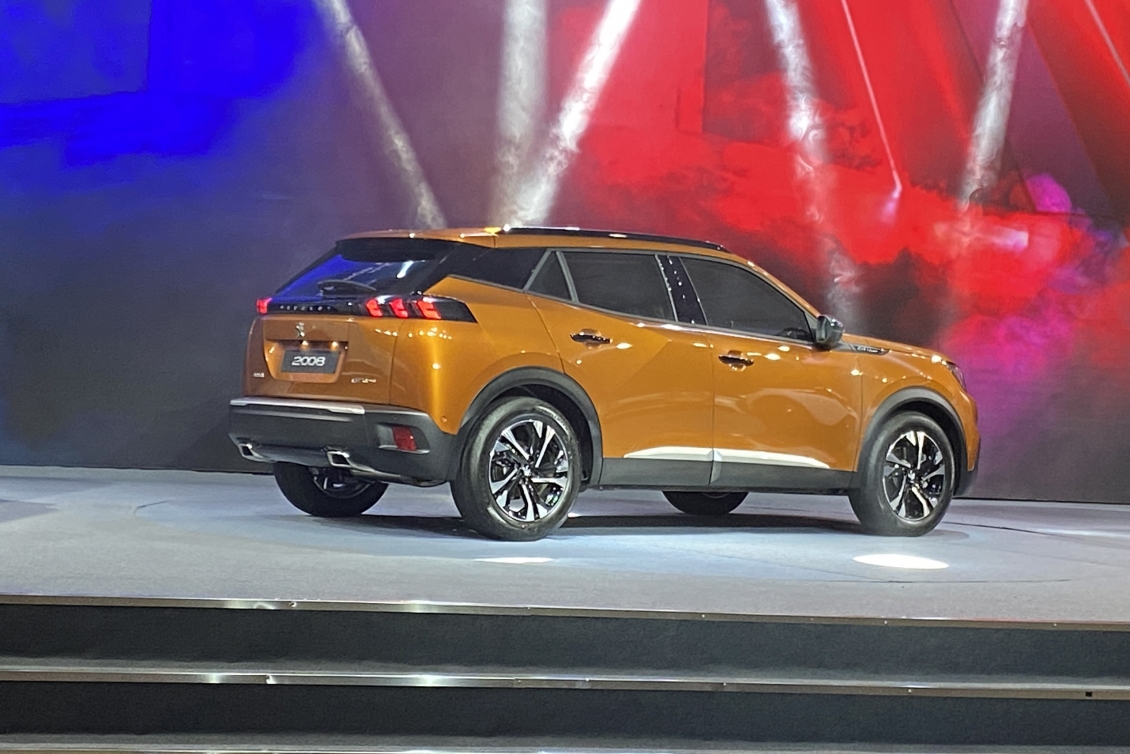 Peugeot 2008 chốt giá từ 739 triệu, đấu Hyundai Kona