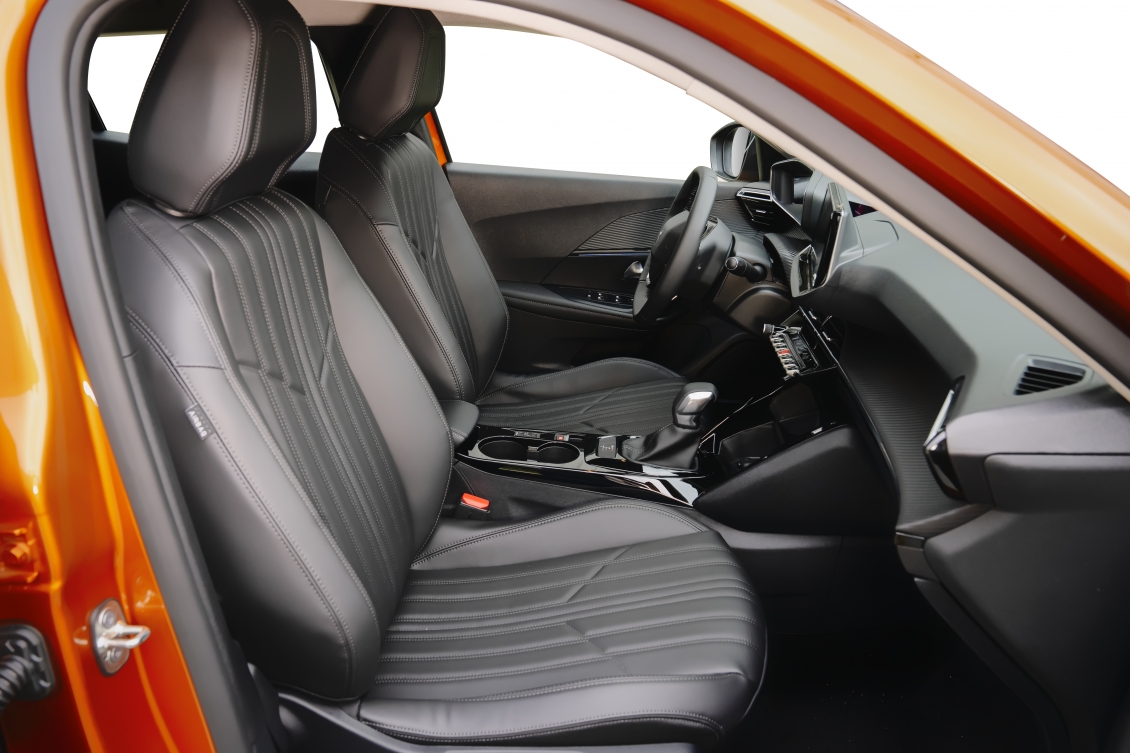 Peugeot 2008 chốt giá từ 739 triệu, đấu Hyundai Kona