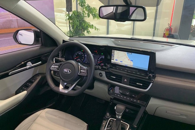 So sánh Kia Seltos và Peugeot 2008: 'Tân binh' đối đầu 'Lính mới' So sánh Kia Seltos và Peugeot 2008: 'Tân binh' đối đầu 'Lính mới'