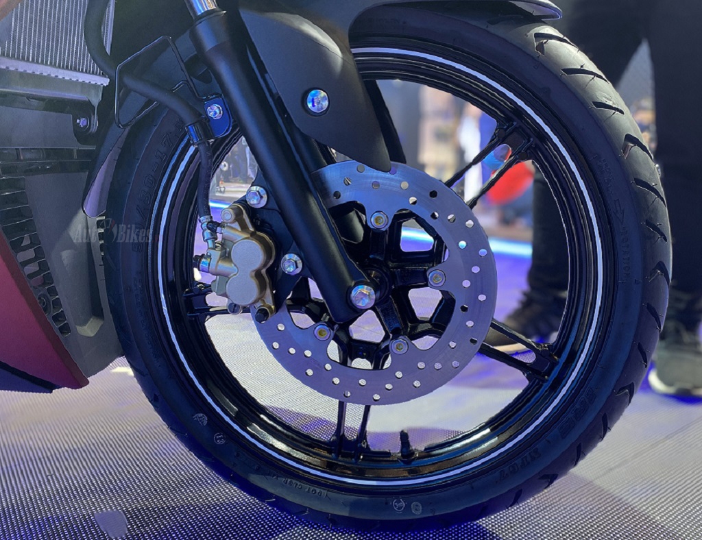 Không có phanh ABS, Yamha Exciter 155 VVA gặp phản ứng trái chiều