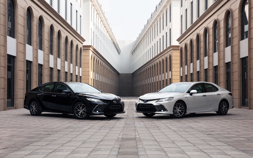 Toyota Camry 2022 giá từ 1,05 tỷ đồng tại Việt Nam
