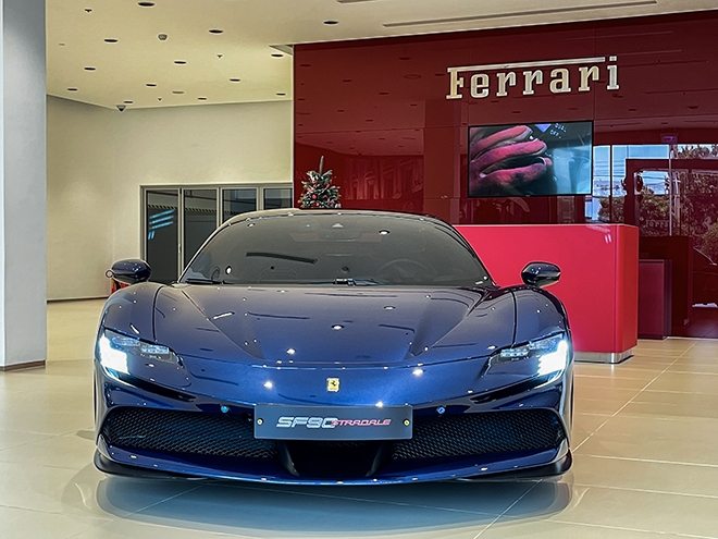 Cận cảnh siêu xe Ferrari SF90 giá 37 tỷ đồng tại Việt Nam