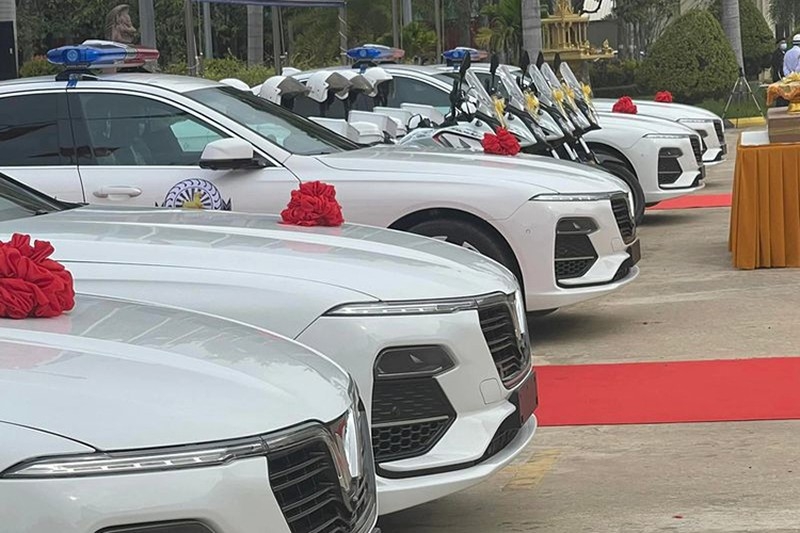 Bộ Công an tặng VinFast Lux A2.0 cho Bộ Nội vụ Campuchia Bộ Công an tặng VinFast Lux A2.0 cho Bộ Nội vụ Campuchia