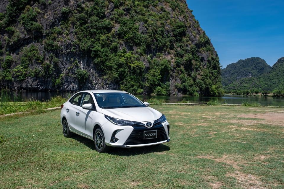 Top 10 xe bán chạy nhất Việt Nam tháng 11/2022: Toyota Corolla Cross...