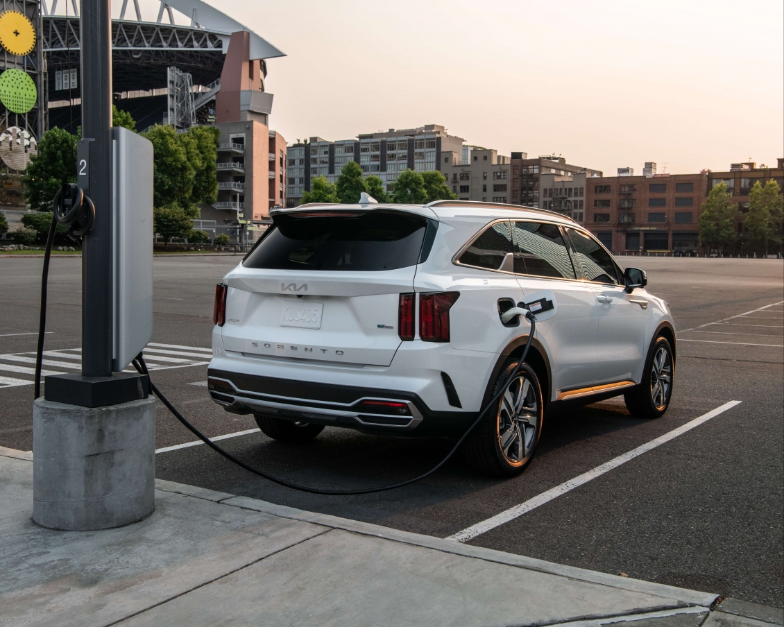 Kia Sorento Hybrid và Plug-in Hybrid 2023 ra mắt tại Việt Nam, giá từ 1,399 tỷ đồng