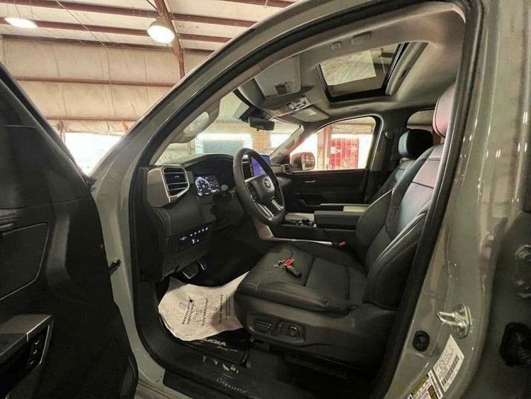 Toyota Sequoia được chào bán hơn 7 tỷ đồng tại Việt Nam