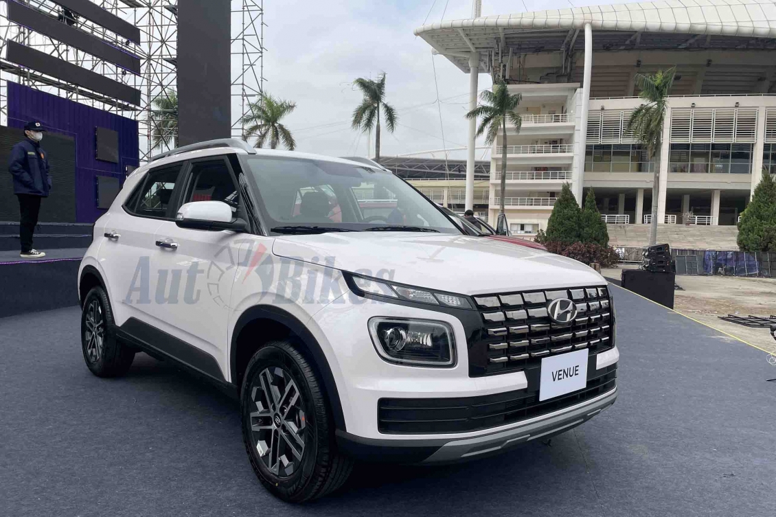 Chênh nhau 40 triệu đồng, 2 phiên bản Venue có gì khác biệt? Chênh nhau 40 triệu đồng, 2 phiên bản Venue có gì khác biệt?