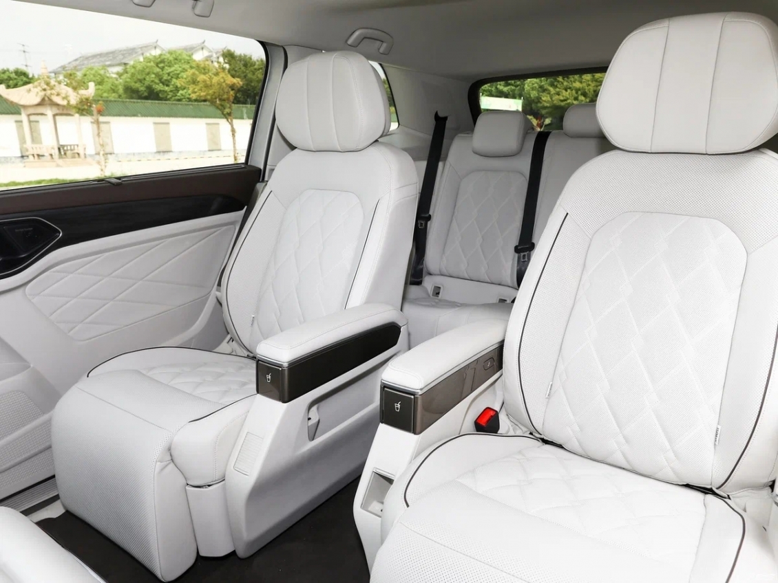 , Volkswagen Viloran bất ngờ lộ diện trước ngày ra mắt