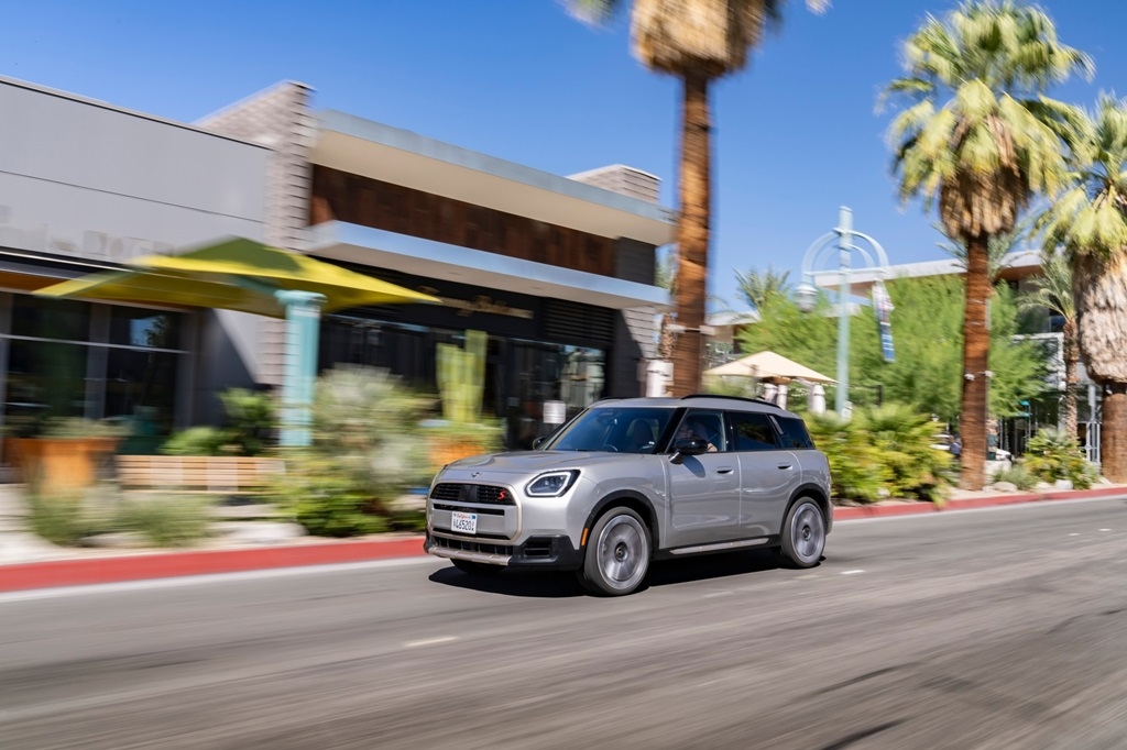 MINI Countryman hoàn toàn mới ra mắt tại Việt Nam