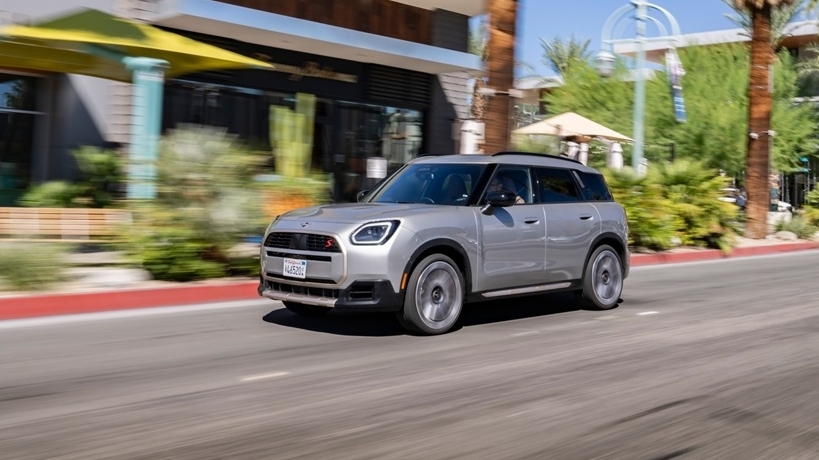 MINI Countryman hoàn toàn mới ra mắt tại Việt Nam