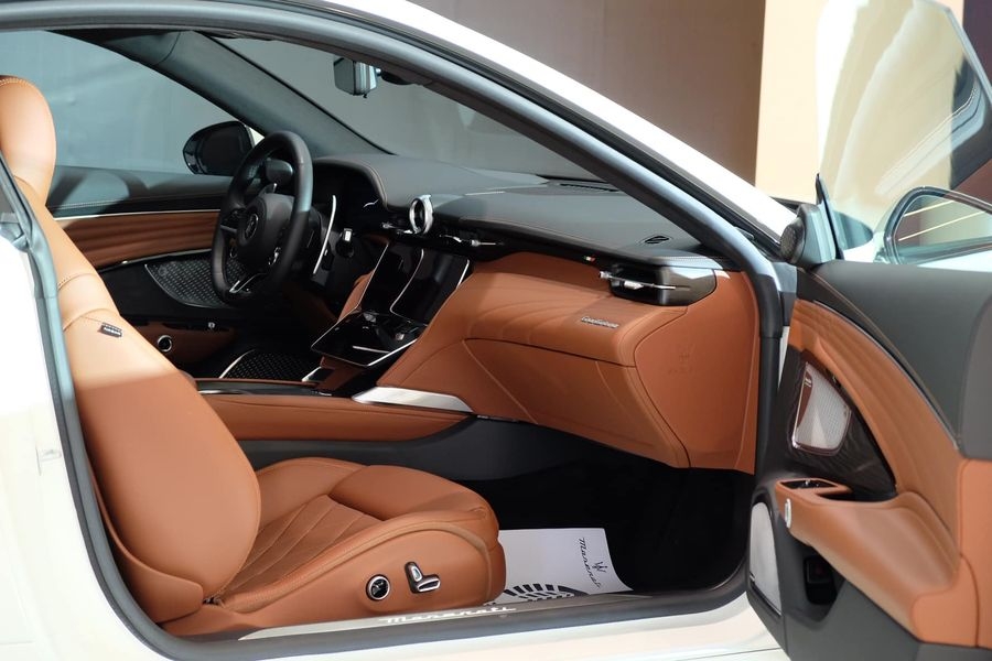 Cận cảnh Maserati GranTurismo vừa ra mắt Việt Nam, giá từ 9,8 tỷ đồng