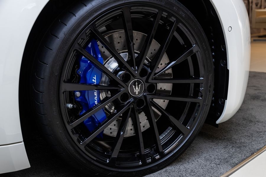 Cận cảnh Maserati GranTurismo vừa ra mắt Việt Nam, giá từ 9,8 tỷ đồng