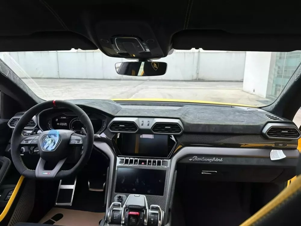 Lamborghini Urus Performante màu sơn độc đáo xuất hiện tại Việt Nam Lamborghini Urus Performante màu sơn độc đáo xuất hiện tại Việt Nam