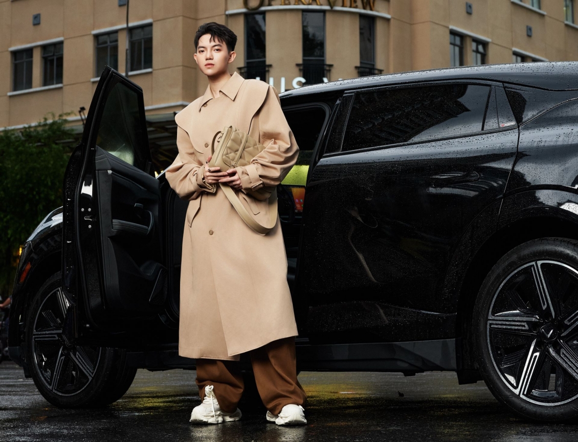 VinFast VF 7 khơi nguồn cảm hứng sáng tạo cho NTK Phan Đăng Hoàng VinFast VF 7 khơi nguồn cảm hứng sáng tạo cho NTK Phan Đăng Hoàng