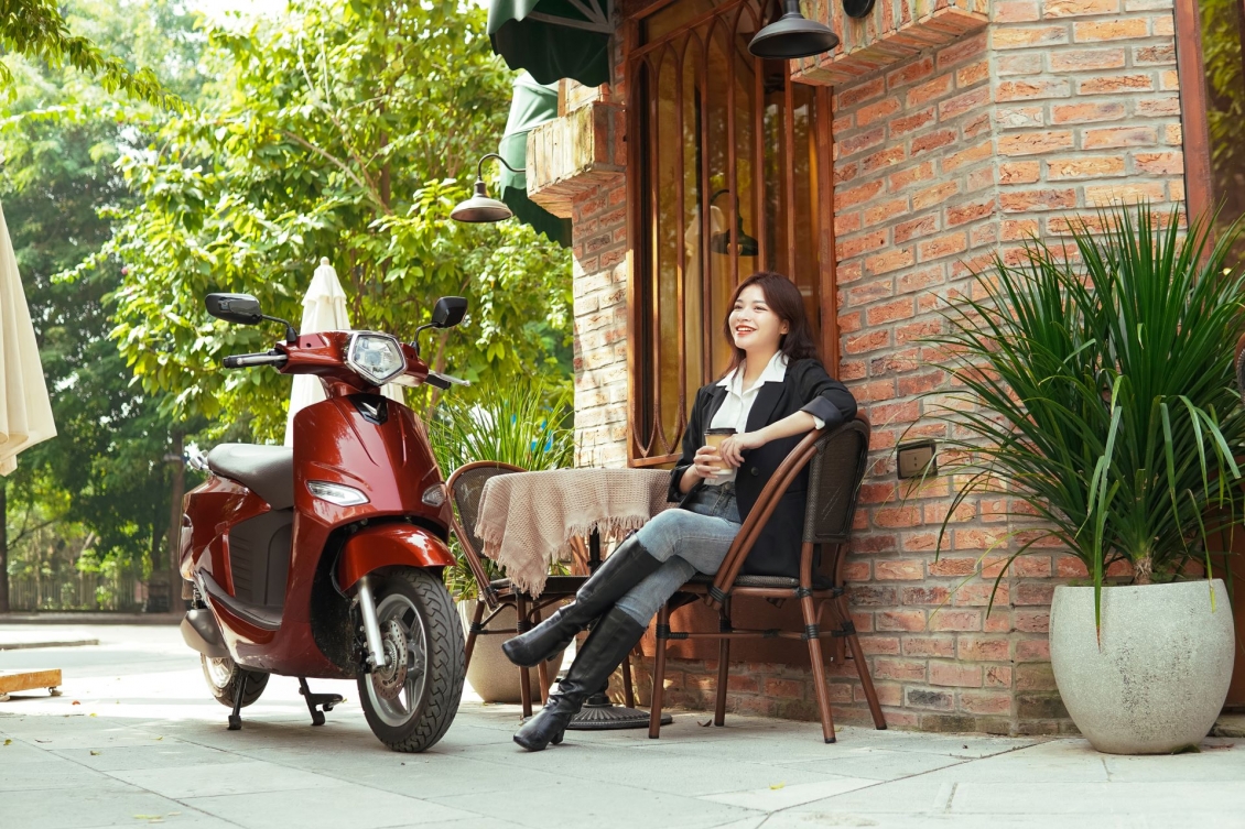 Khách Việt nhận quà kép khi mua xe máy điện VinFast