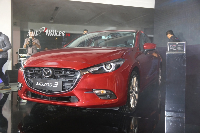 Mazda3 2.0L 2017 giá 805 triệu có gì ?