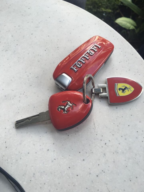 anh em phan thanh mang cap sieu xe ferrari luon pho