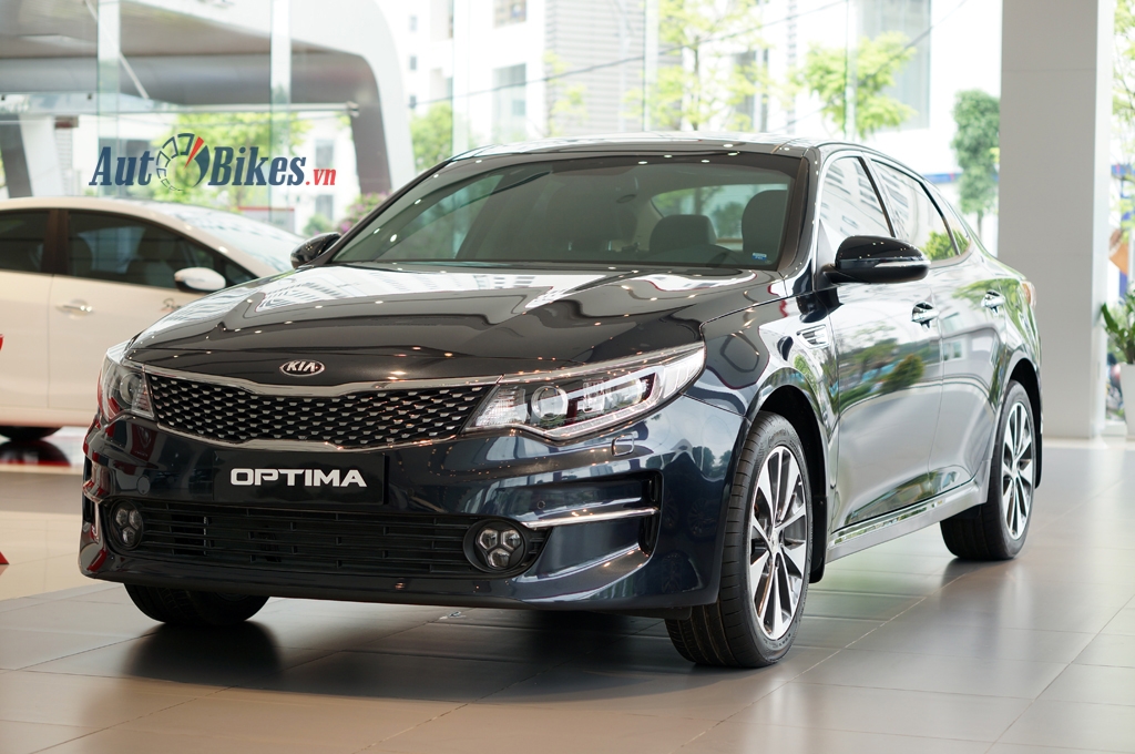 So sánh Kia Optima 2.0 AT và Toyota Camry 2.0E