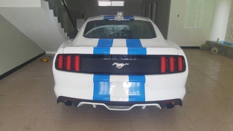 ngua hoang ford mustang ecoboost 2016 dau tien ve hue