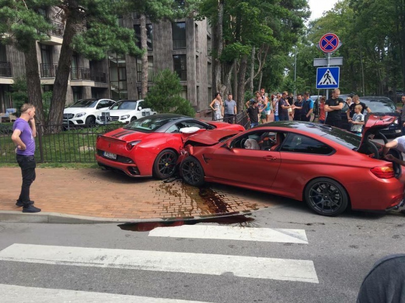 BMW M4 đâm nát siêu xe Ferrari California