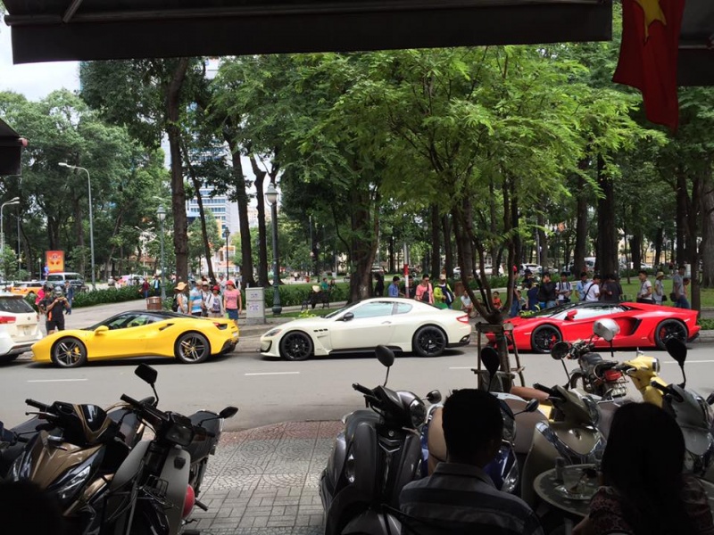 dan sieu xe tu hop cuoi tuan tai sai gon