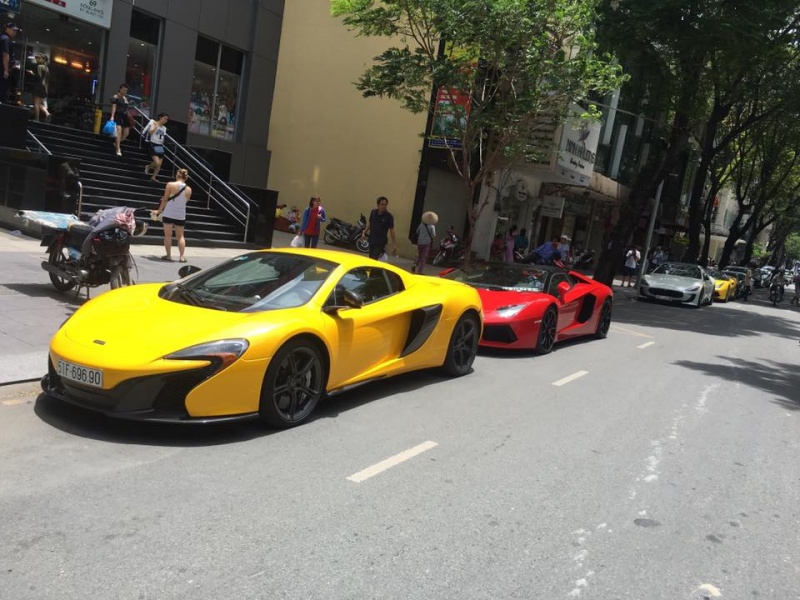 dan sieu xe tu hop cuoi tuan tai sai gon