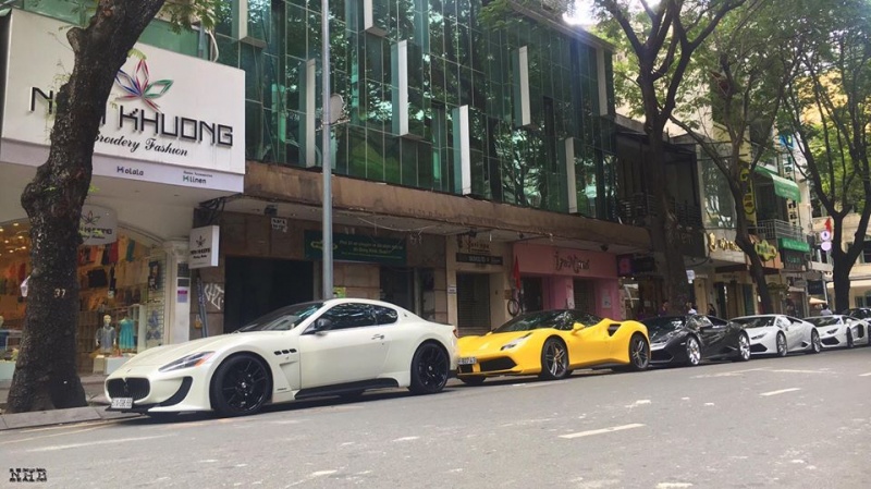 dan sieu xe tu hop cuoi tuan tai sai gon