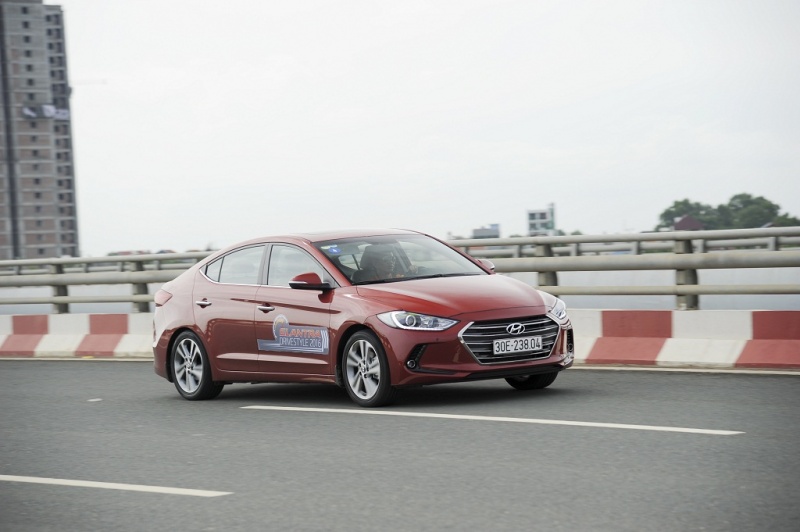 Hyundai Elantra 2016 chỉ tốn 5,6 lít/100 km
