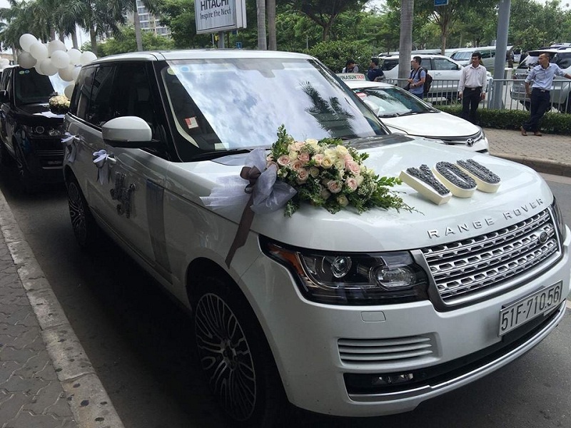 minh nhua lang man voi dan xe sang range rover don vo