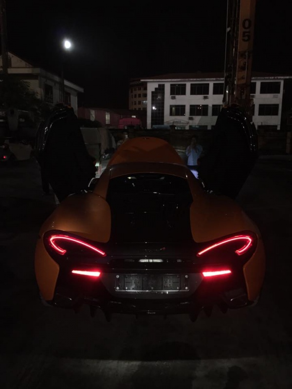 mclaren 570s coupe thu 2 bat ngo xuat hien tren duong pho ha noi