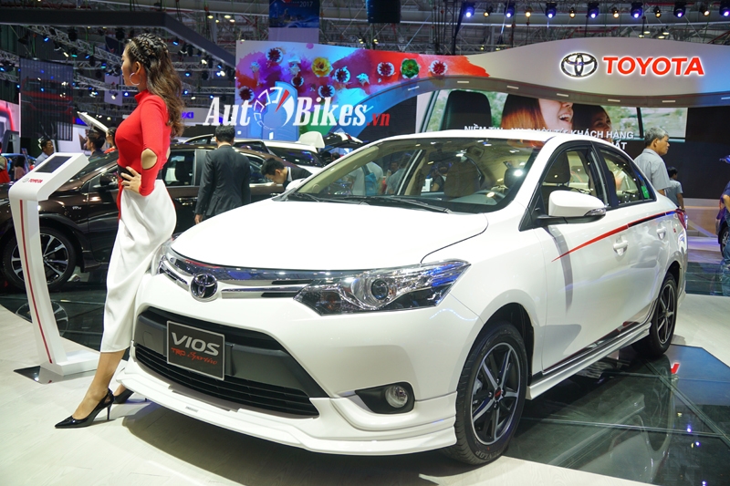Tháng 8, giá xe Toyota giảm đến 120 triệu đồng