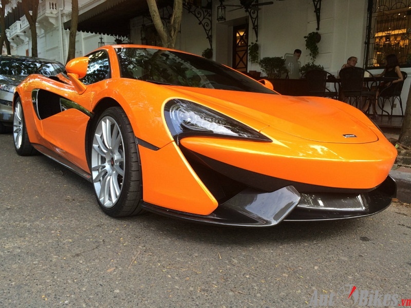 Cận cảnh siêu xe McLaren 570S Coupe đầu tiên tại Hà Nội