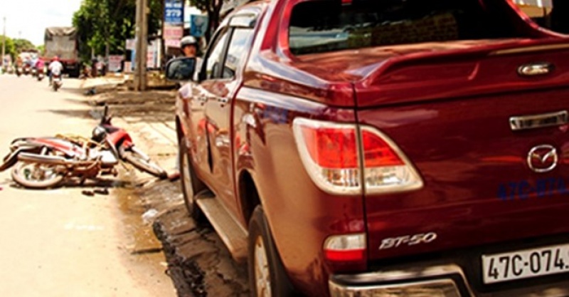 mo cua xe thieu quan sat loi thuong gap o tai xe viet