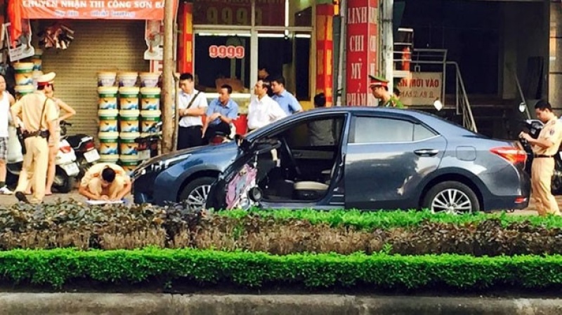 mo cua xe thieu quan sat loi thuong gap o tai xe viet