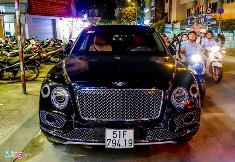 bentley bentayga ra bien so tai sai gon