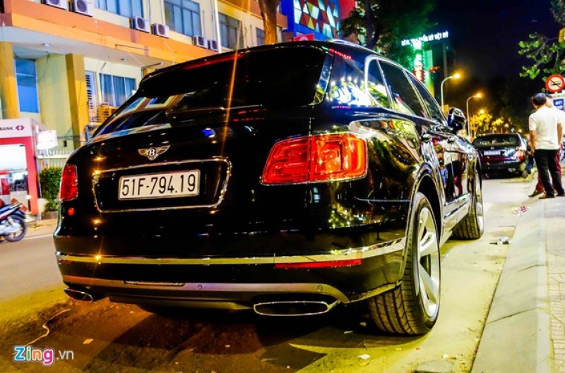 bentley bentayga ra bien so tai sai gon