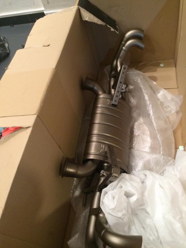 cuong do la do ong xa akrapovic cho lamborghini huracan