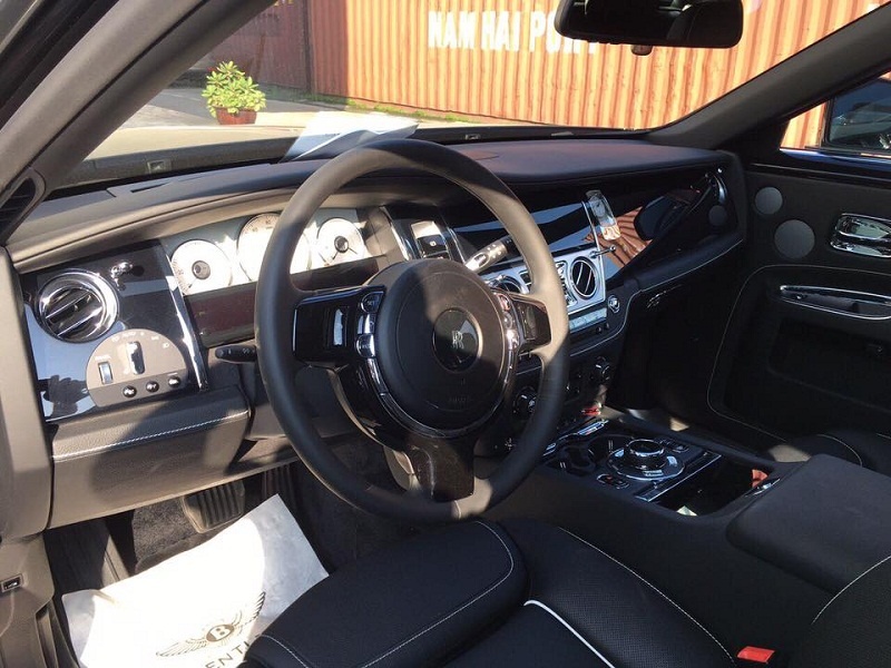 can canh rolls royce ghost ewb gia hon 40 ty cua duong kon