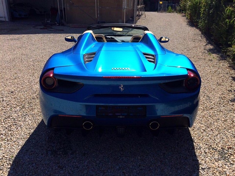 ferrari 488 spider dau tien cap ben viet nam