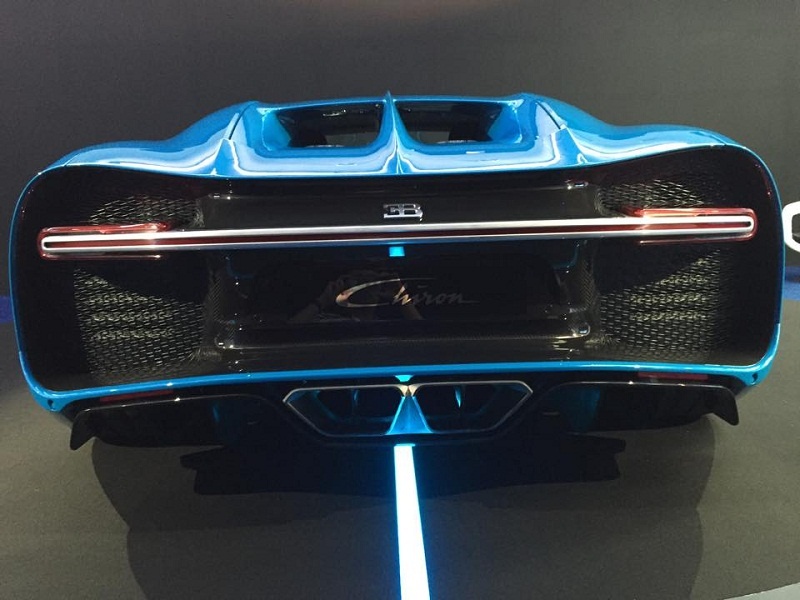 bugatti chiron ra mat thi truong dong nam a tai singapore