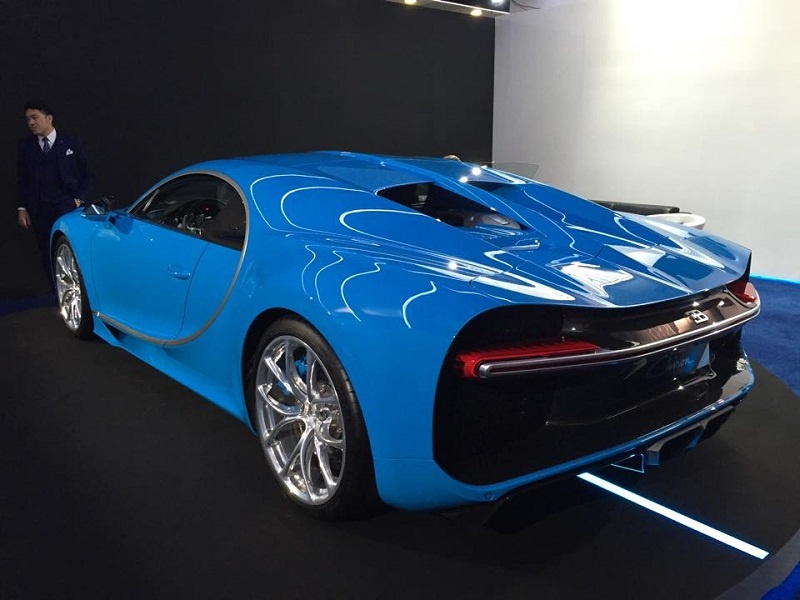 bugatti chiron ra mat thi truong dong nam a tai singapore