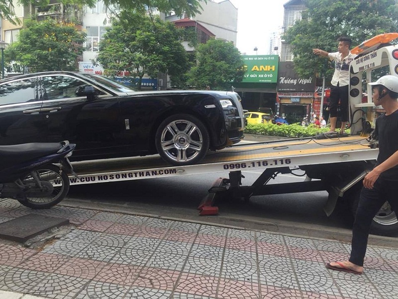 rolls royce ghost gap su co hy huu tai ha noi